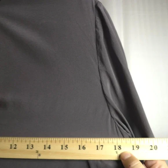 Vince 100% Silk Gray Longline Blouse 6 Mixed Media Back Minimalist Corporatecore - Picture 7 of 11